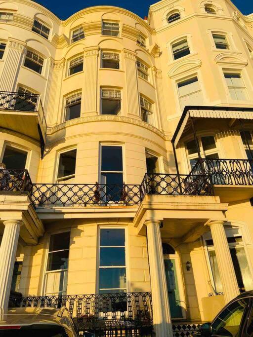 Stunning Seafront Apartment Brighton Bagian luar foto